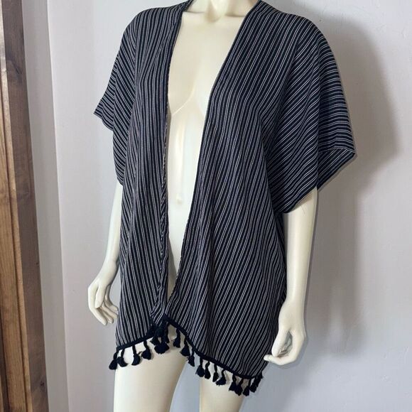 Le Lis Black and White Kimono Cardigan Size Large - Picture 1 of 14